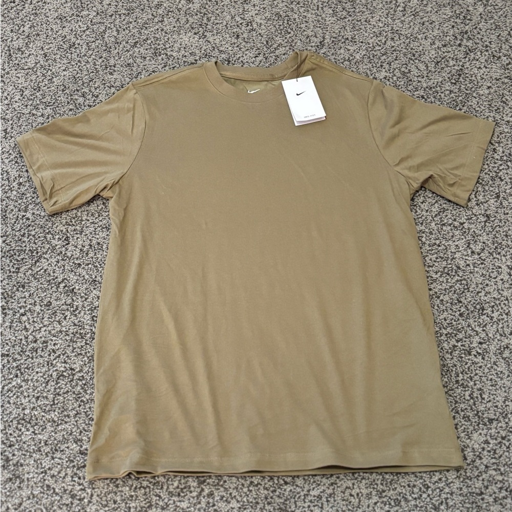 Nike Men's Short Sleeve Tee in Olive